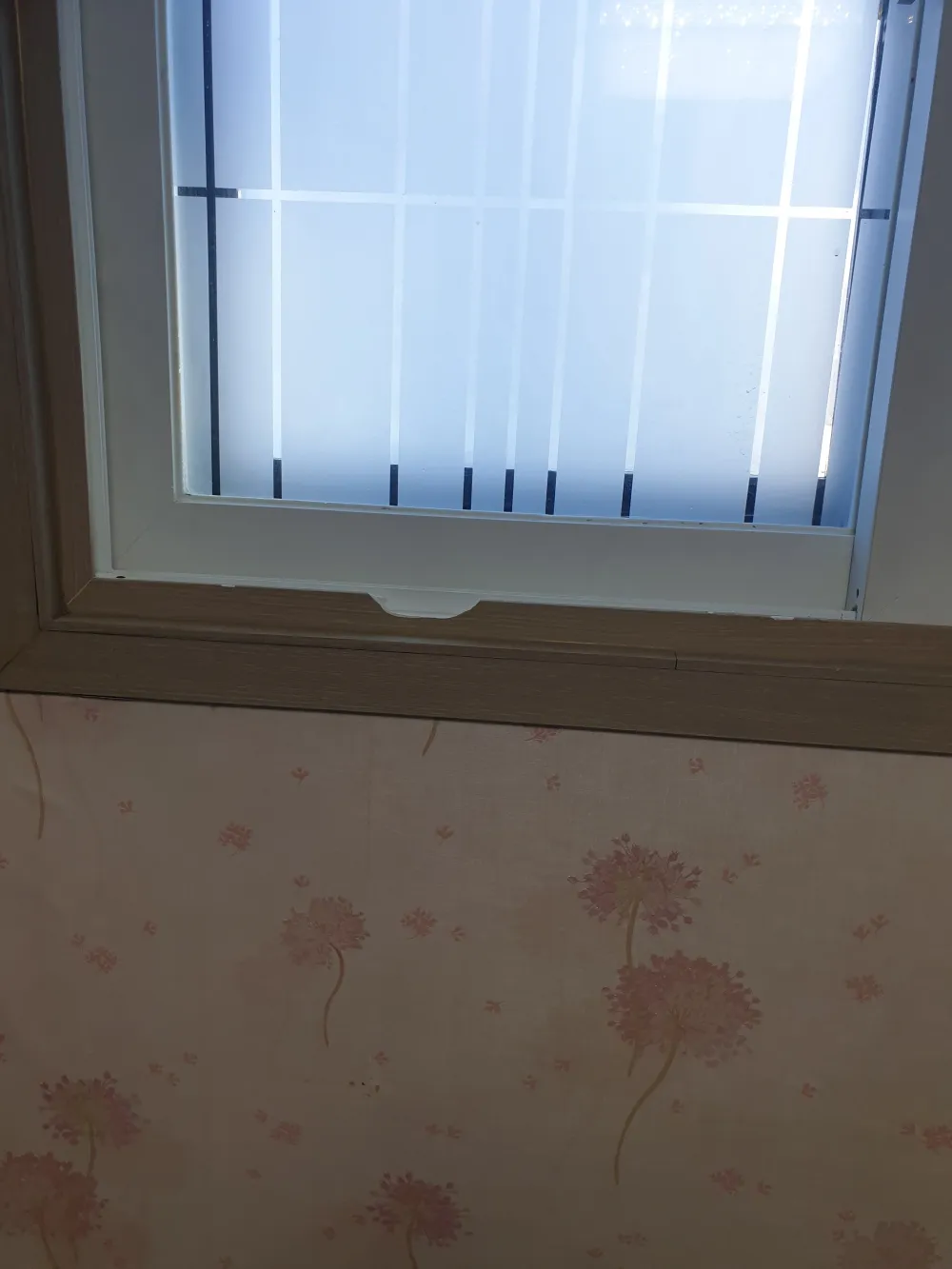 창틀 필름 시공 시공 전